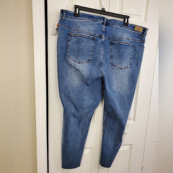 Supplies by UnionBay High Rise Raw Hem Ankle Jeans - Picture 7 of 16
